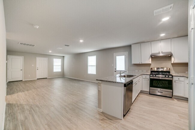 Building Photo - 3 Bedroom and 2 Bathroom home located in C...
