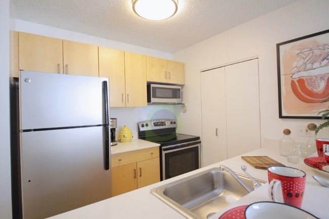 Photo - 730 N Dearborn St Apartment