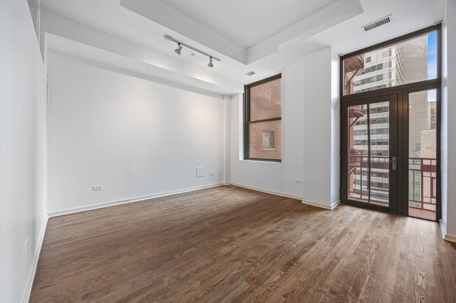 Building Photo - 208 W Washington St