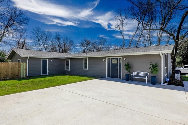 Building Photo - 5503 Manor Rd