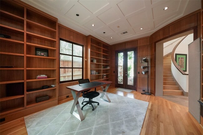 Building Photo - 2225 Bolsover St