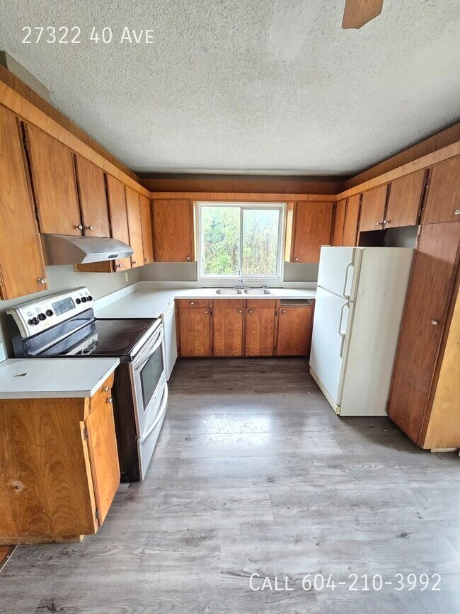 Photo du bâtiment - Spacious Home with Large Barn