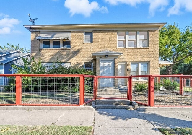 2 Bedroom Upstairs Duplex in Southside - 2 Bedroom Upstairs Duplex in Southside House