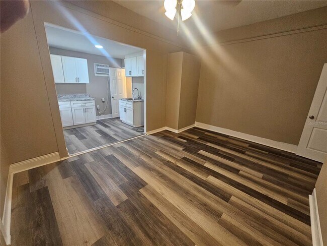 Foto del edificio - 318 E Tarpon Ave
