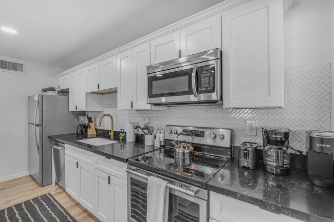 Building Photo - Modern 4BR Scottsdale Home w/ Guest Suite, EV Charger, Huge Backyard & Splash Pad
