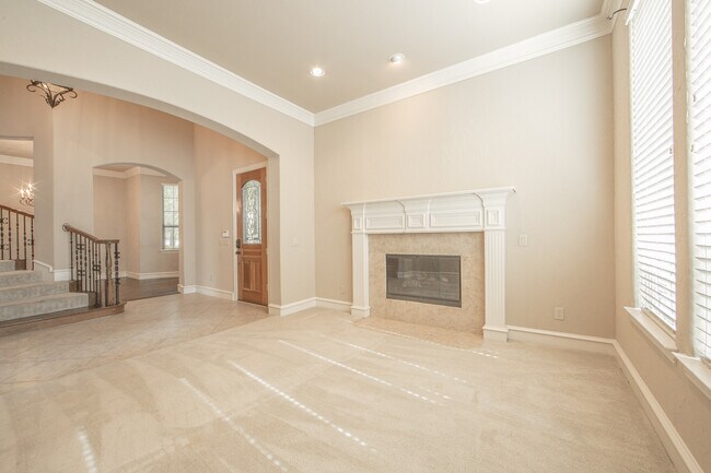 Formal LR / FP - 5621 Braemar Dr