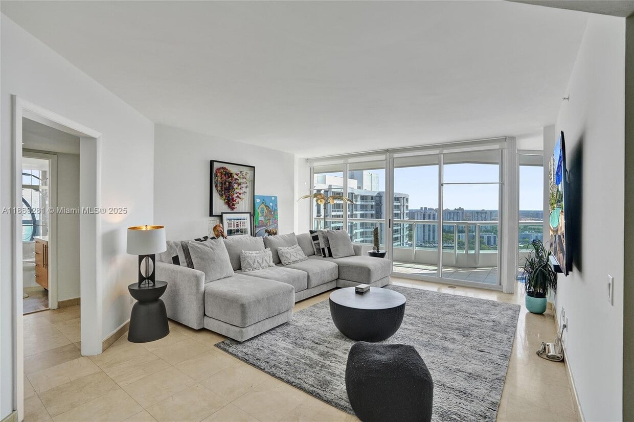 Foto principal - 21205 Yacht Club Dr