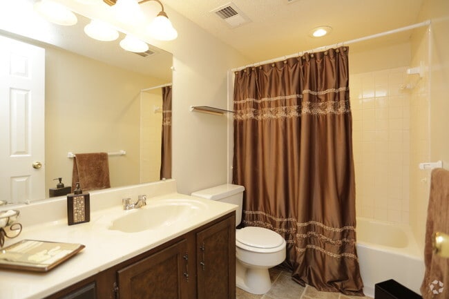 1BR, 1BA - 691 SF - Wilshire Apartments