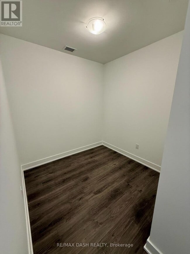 Photo du bâtiment - 2545-2545 Simcoe St N