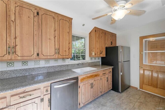 Building Photo - 3 br, 1 bath House - 13845 Archwood St