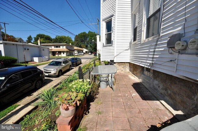 Building Photo - 223 Ryers Ave