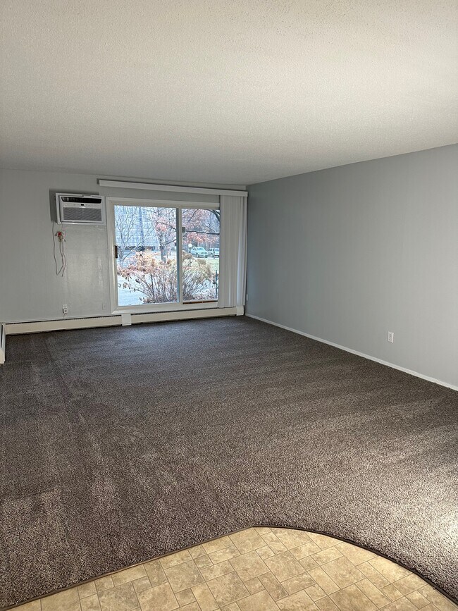 Building Photo - 183 Little Canada Rd E