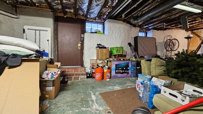 Building Photo - Favorite Location for BC Students, In-Unit Washer/Dryer, Central Heat/AC, Parking, Deck