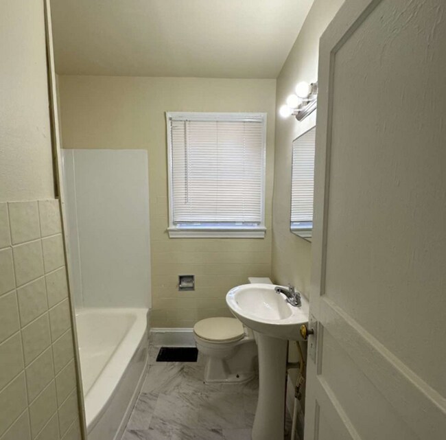 Building Photo - 2721 Ivy Ave