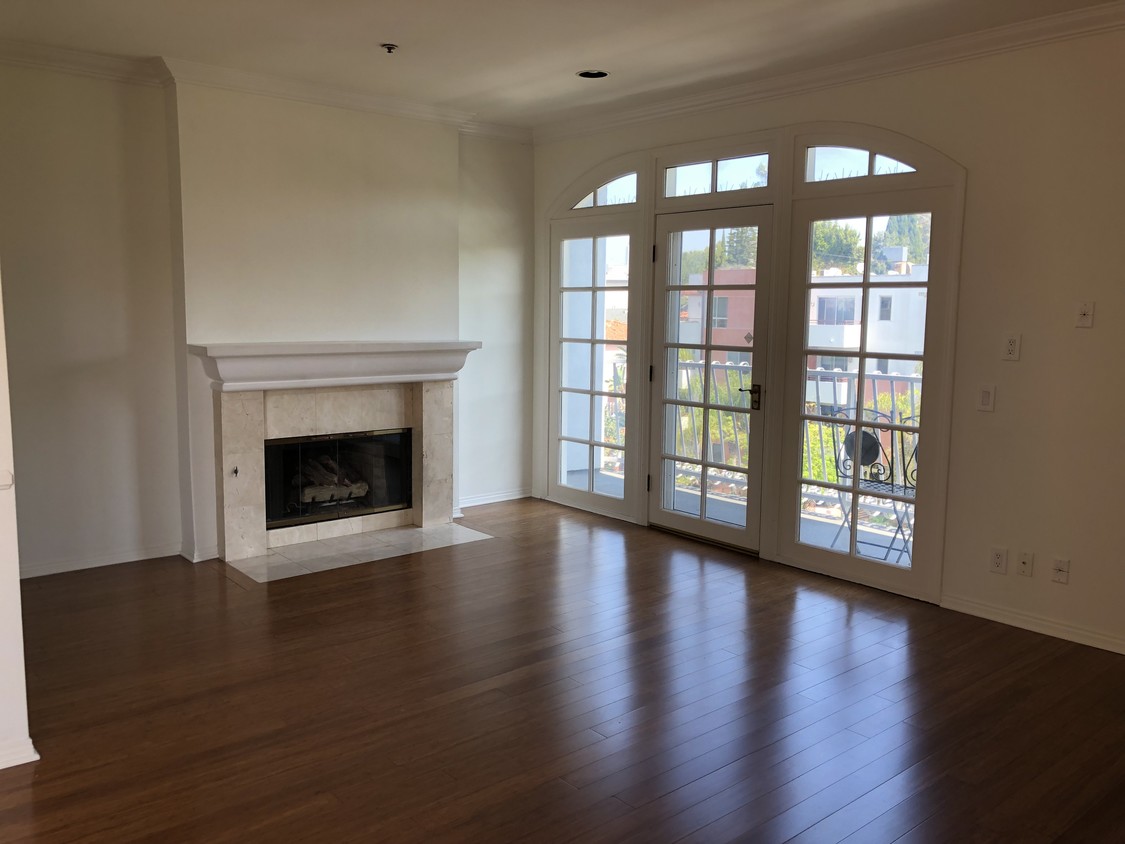 Primary Photo - 2025 S Beverly Glen Blvd
