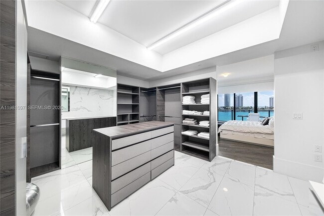 Building Photo - 5500 Island Estates Dr