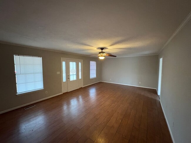 Building Photo - For Rent