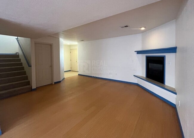 Building Photo - 911 Tulip St