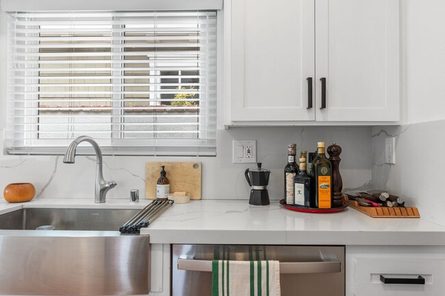 Foto del edificio - Larkspur Duplex