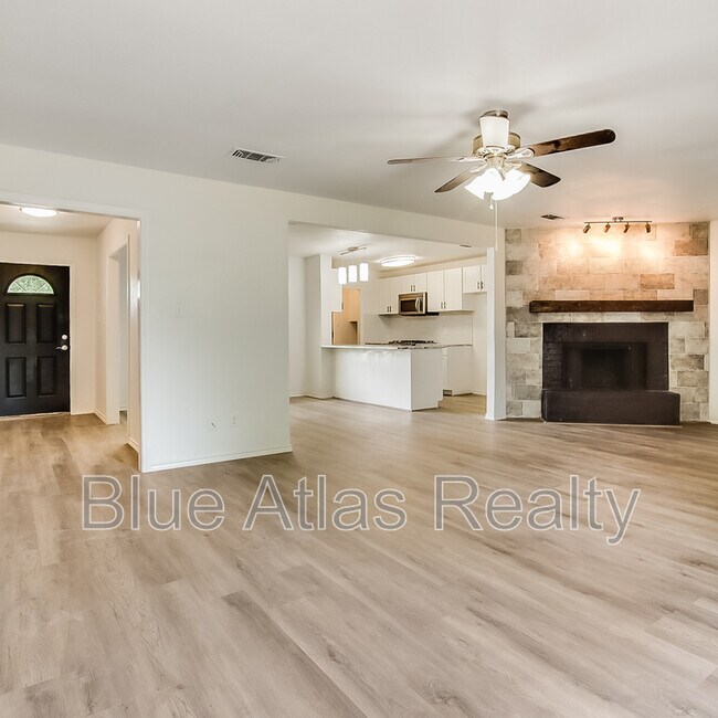 Photo - 1329 E Windsor Dr House