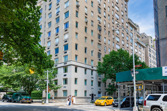 Foto del edificio - 880 Fifth Ave