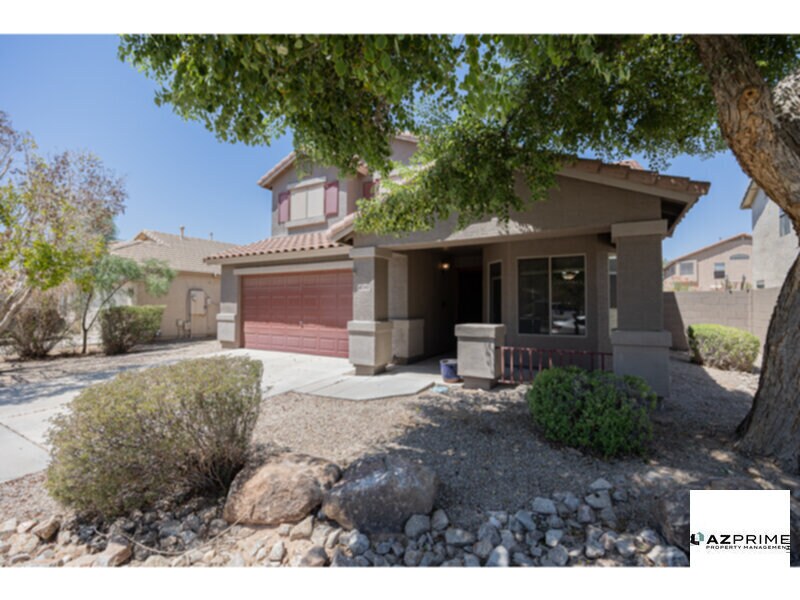 Foto principal - Experience Luxury Living in this Move-in R...