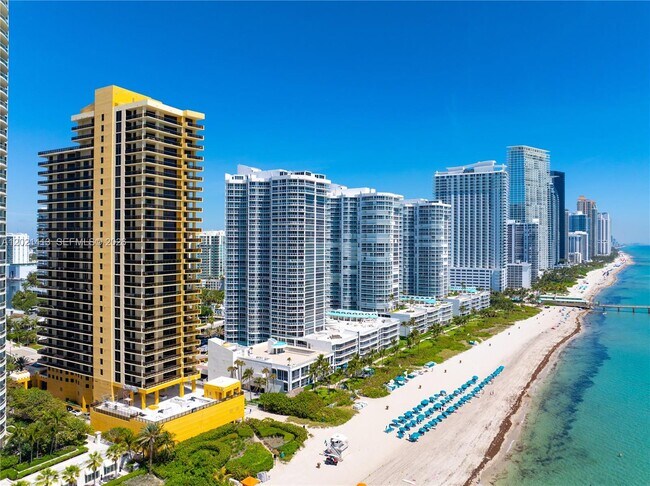 Building Photo - 16275 Collins Ave