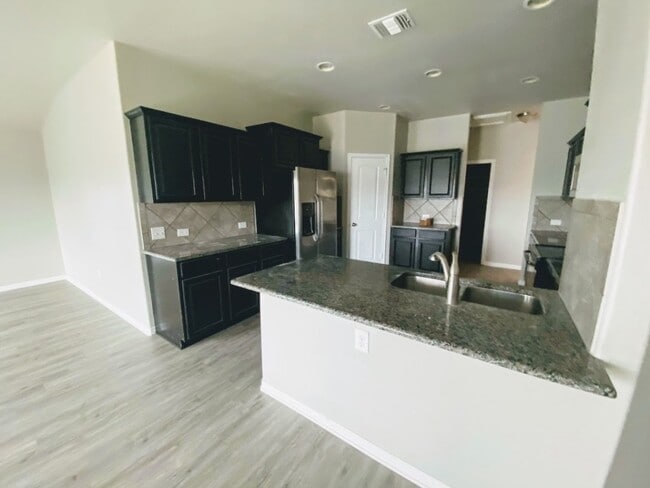 Foto del edificio - 228 Avalanche Ave