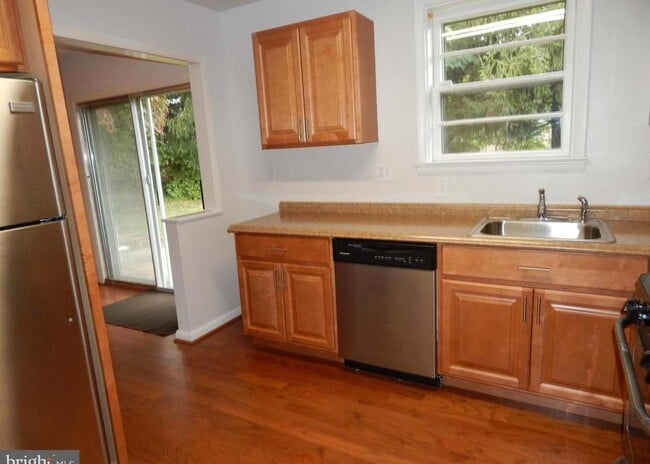 stainless steel appliances - 6916 Crafton Ln