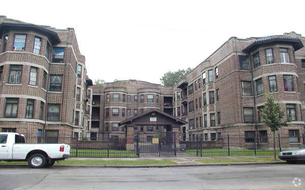 Building Photo - Oakwood Apartments