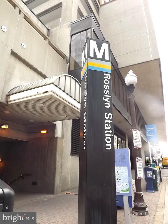 Foto del edificio - 1011 Arlington Blvd