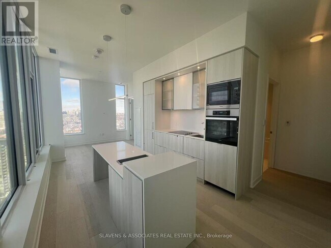 Photo du bâtiment - 11 Yorkville Ave