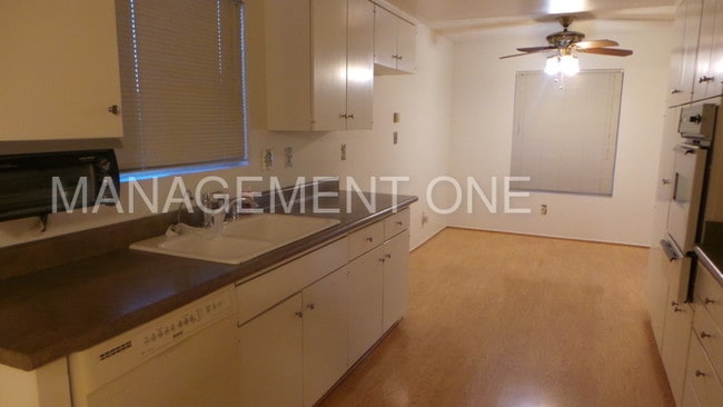 Building Photo - 2182 Garretson Cir