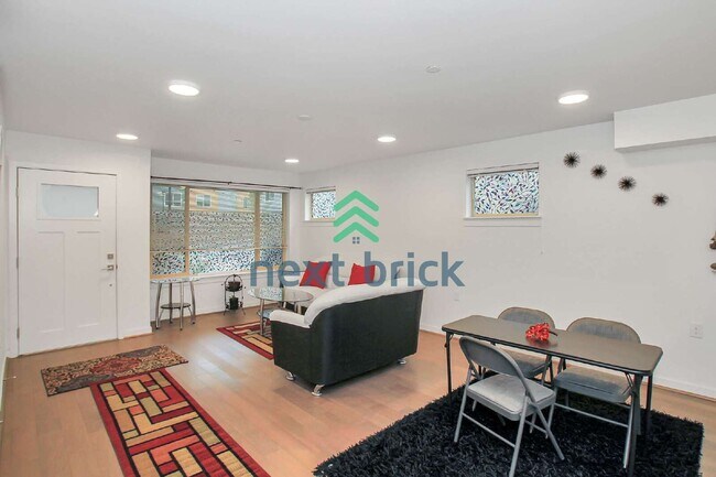 Foto del edificio - Beautiful home with 3 beds, 2 baths for rent