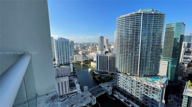Building Photo - 475 Brickell Ave