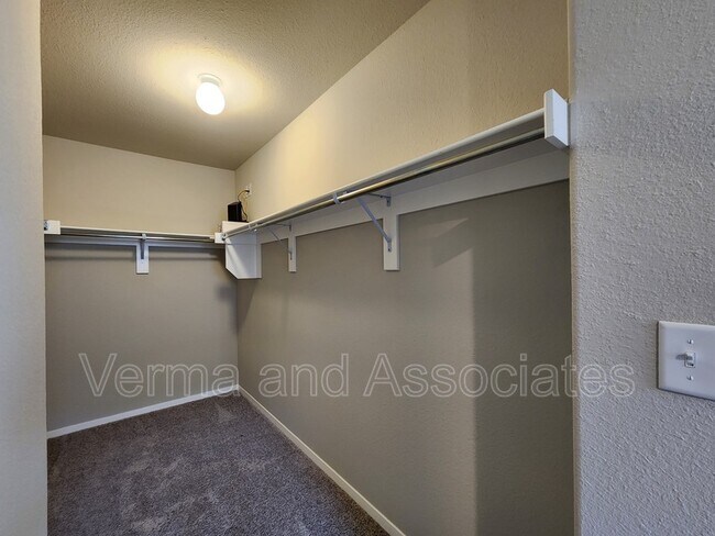Foto del edificio - 1730 King Rd