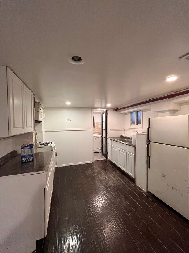 Building Photo - 578 Bramhall Ave