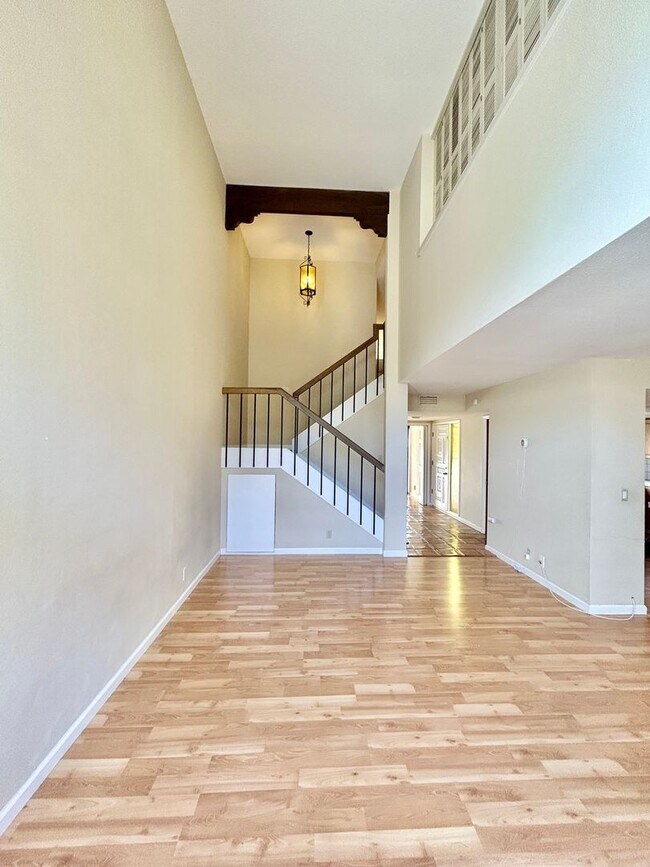 Foto del edificio - Spacious 3-Bed/2.5-Bath Townhome with Bonu...