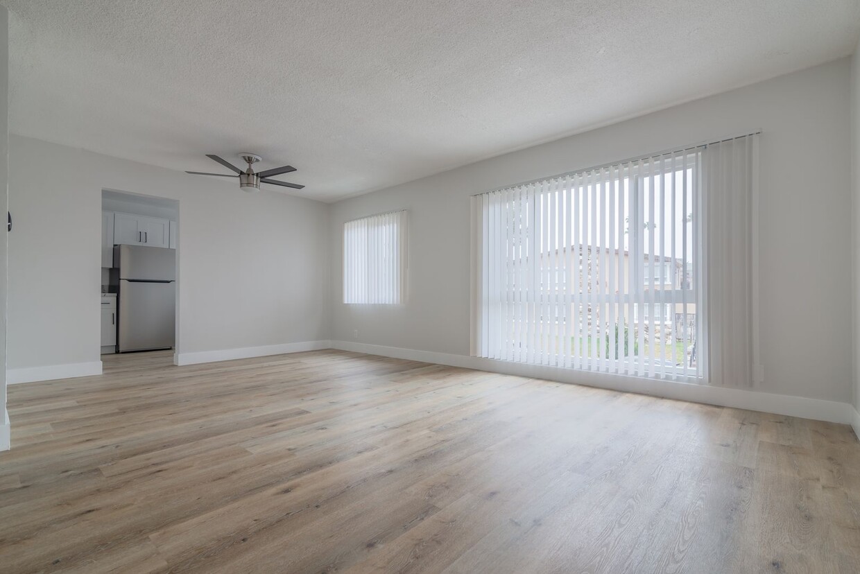 Foto principal - 4060 Stevely Ave