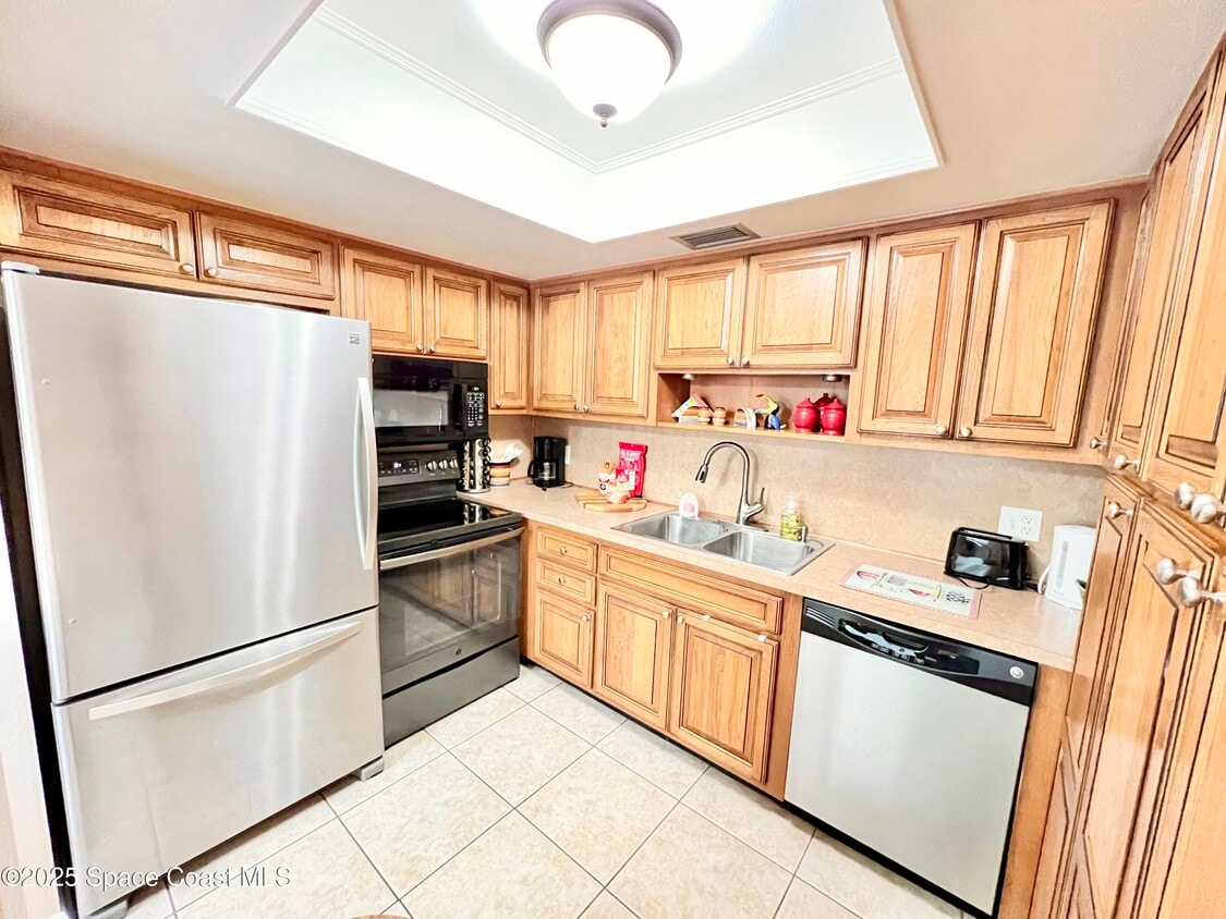 Primary Photo - 151 Cape Shores Cir