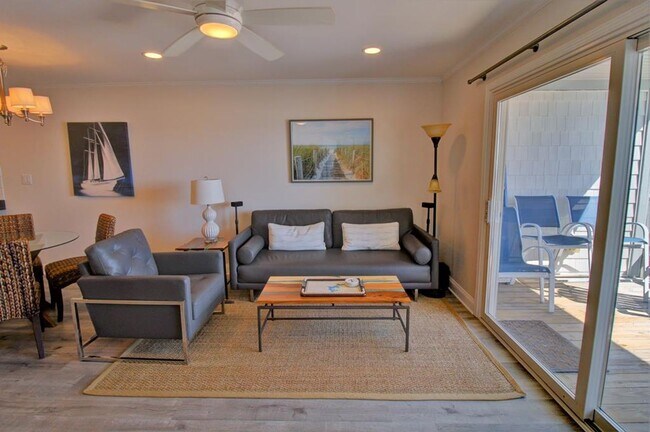 Foto del edificio - -OFF SEASON RENTAL--Queen's Grant Ocean Fr...