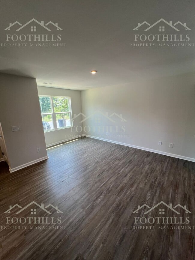 Building Photo - 167 Nicklaus Dr