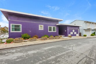 Building Photo - 80 Canyon Dr