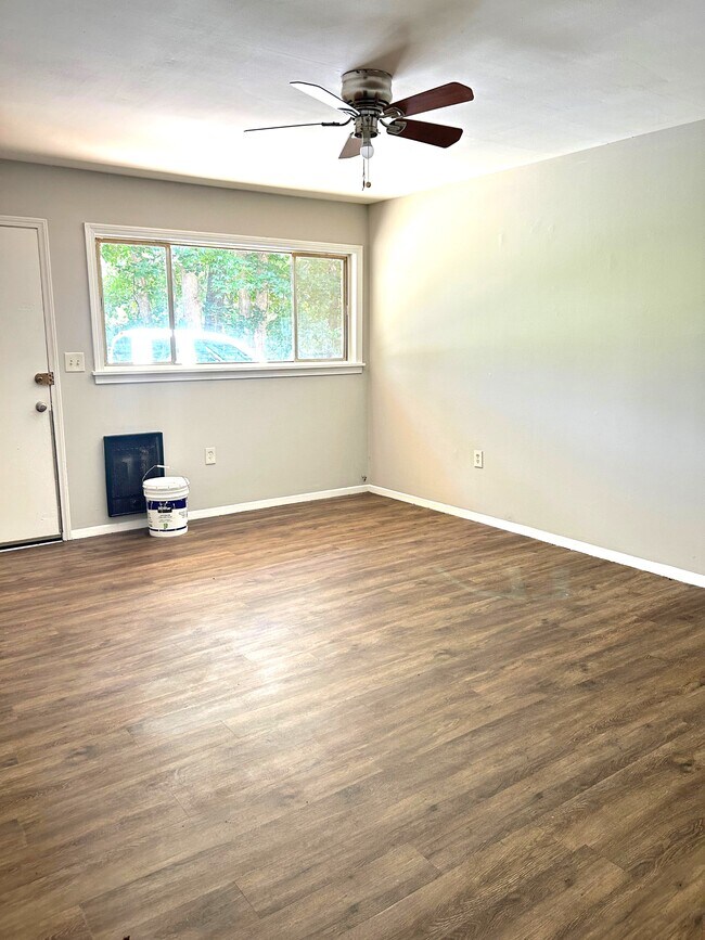 Building Photo - 14 Tanyard Rd