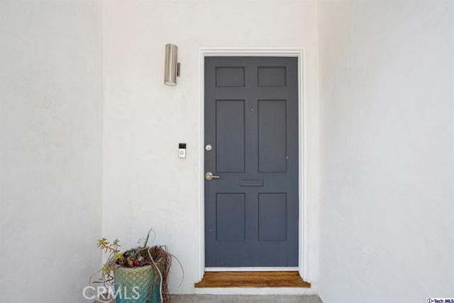 Foto del edificio - 11231 Densmore Ave