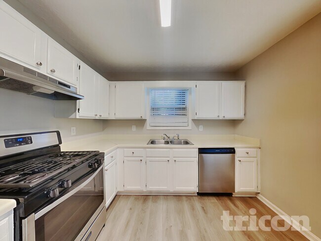 Foto del edificio - 1124 Whisper Wind Dr