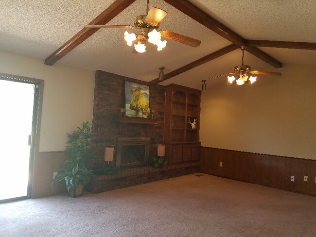 Foto del edificio - 5504 Cloverlawn Dr