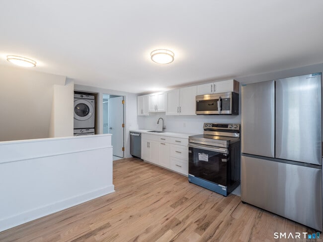 Foto del edificio - 523 Danbury Rd