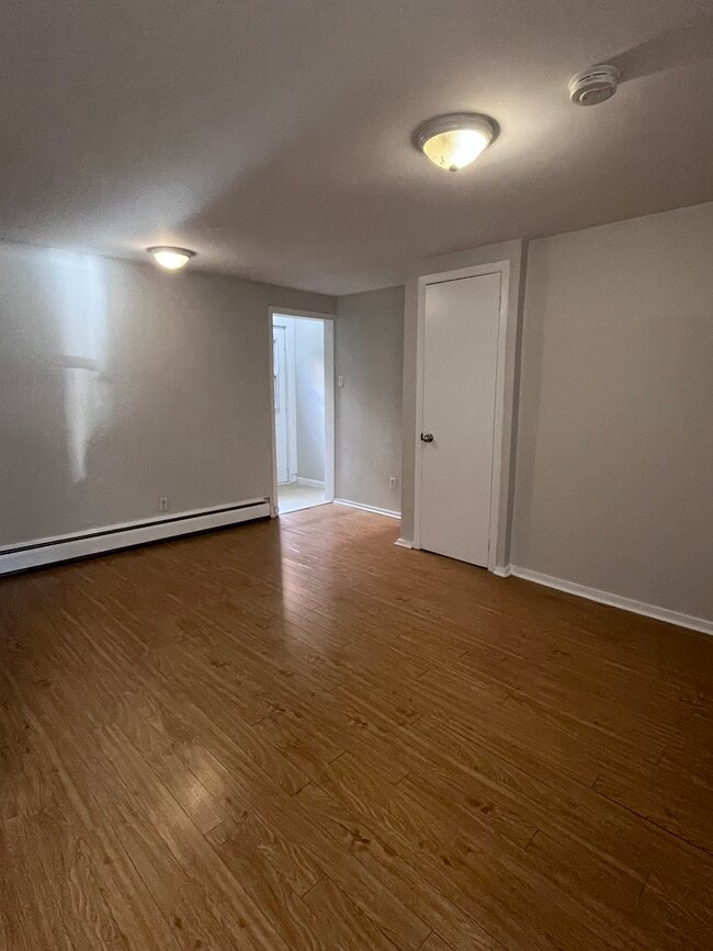 Building Photo - ONE BEDROOM APARTMENT IN THE HEART OF DARTMOUTH