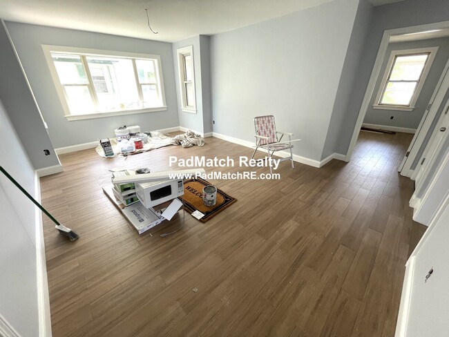 Living room - 432 Weir St